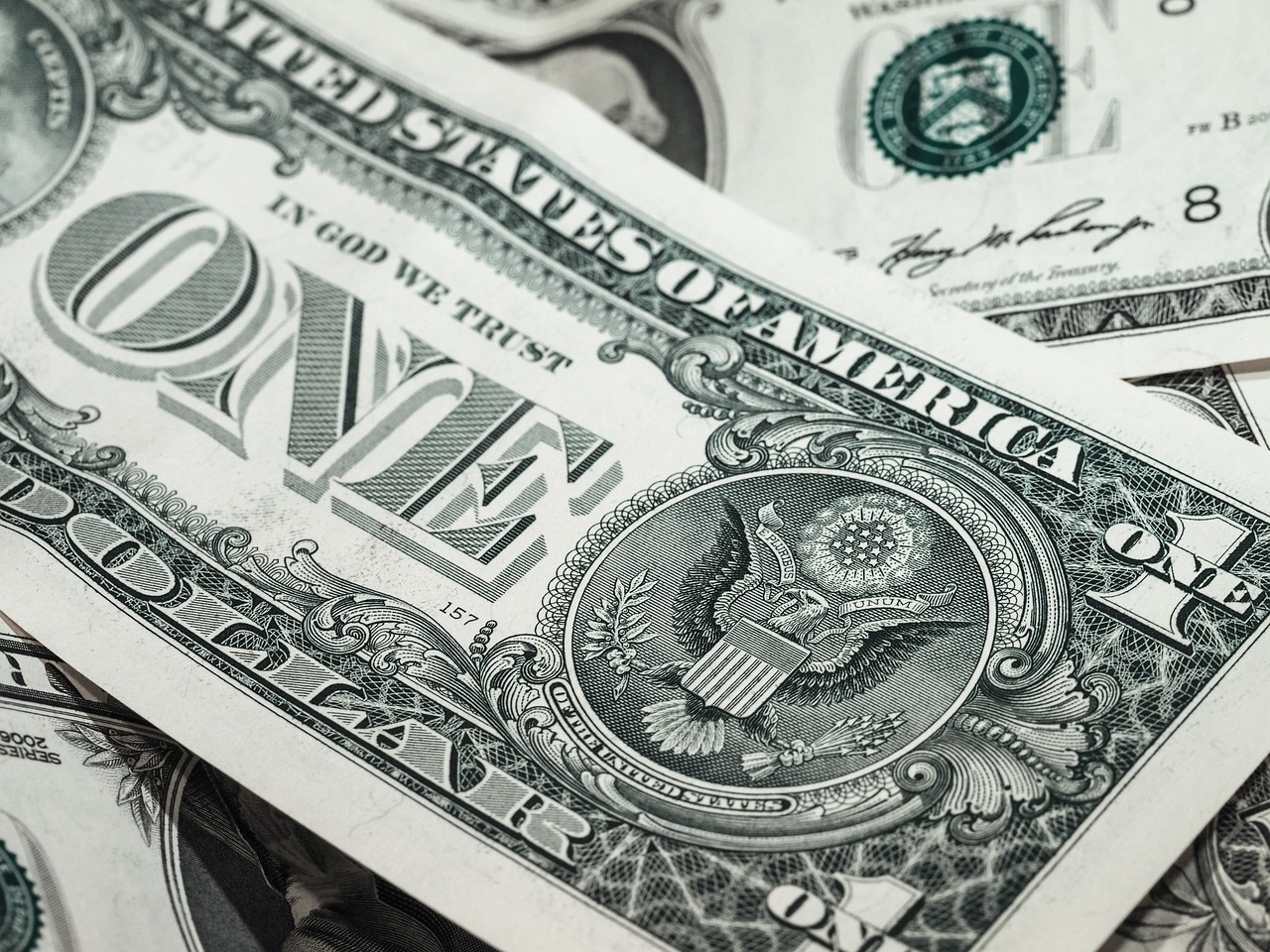 初心者が1万円を使ってお金を増やす方法は？