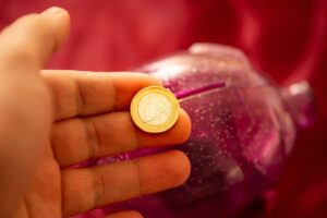 毎月1万円の貯金と投資、どっちが良いのか徹底比較！？