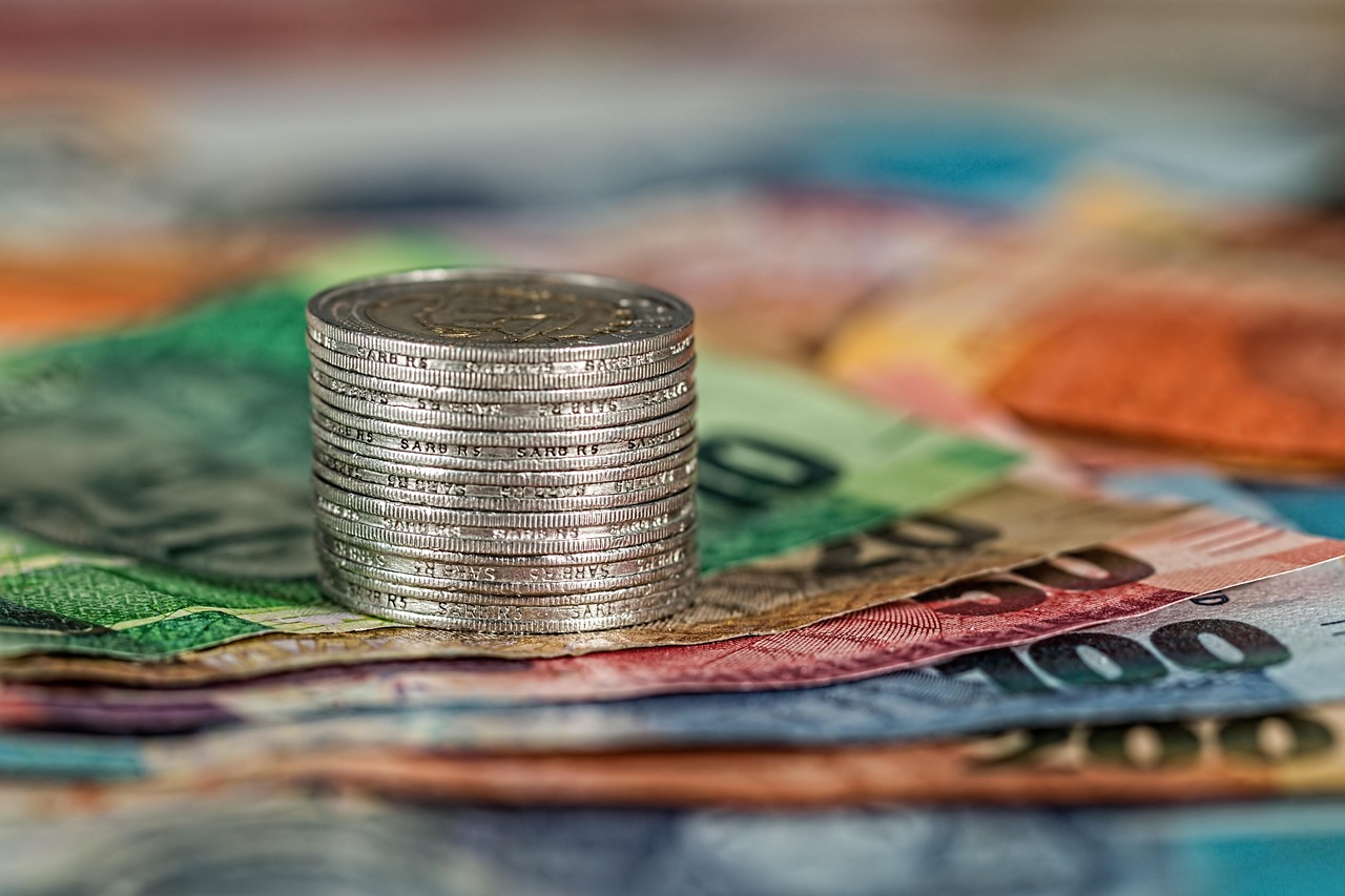 つみたてNISAで1万円の利益を得るための最適な投資方法は？